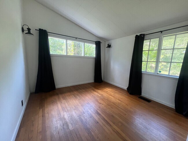 Foto del edificio - 3 Bedroom 1 Bath Home with Loft and Den