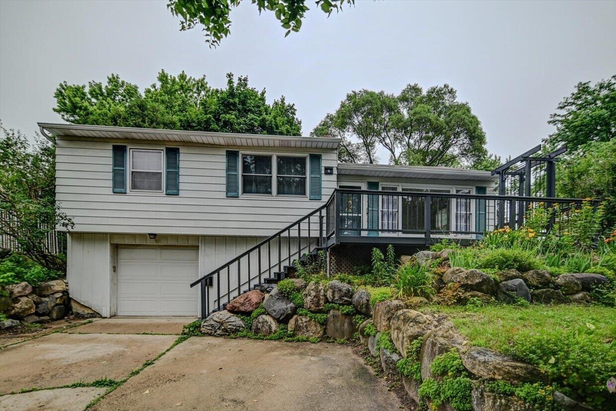 Foto principal - 10 Bradford Ln