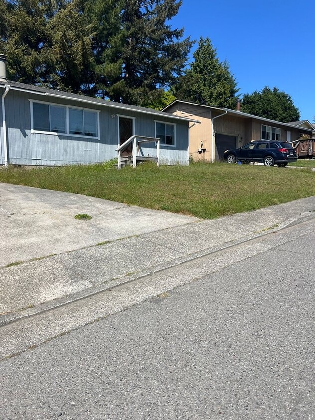 Primary Photo - 2 Bedroom 1 Bath Mckinleyville House with ...