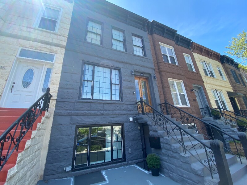 Foto principal - 744 Decatur St