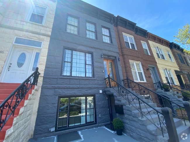 Building Photo - 744 Decatur St