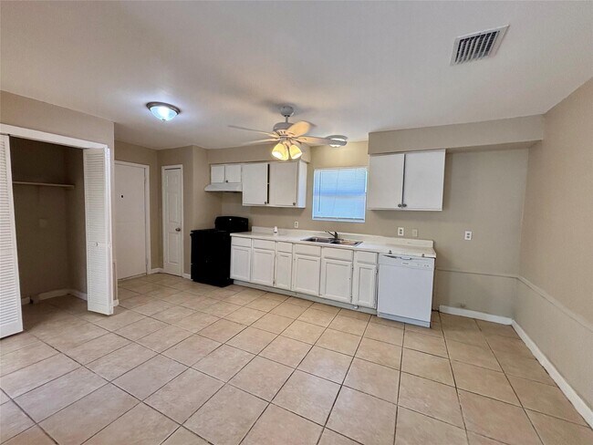 Foto del edificio - 5610 Drakestone Blvd