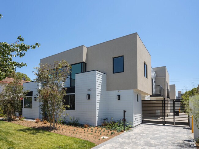 Alternate - 600 W Wilson Ave