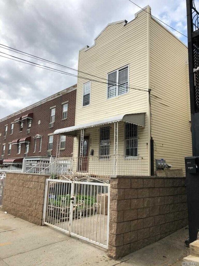 Building Photo - 2043 Bathgate Ave