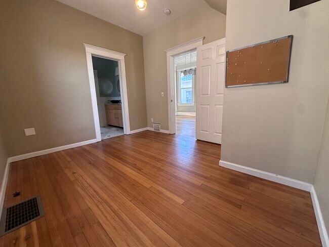 Foto del edificio - 1330 S Grant St