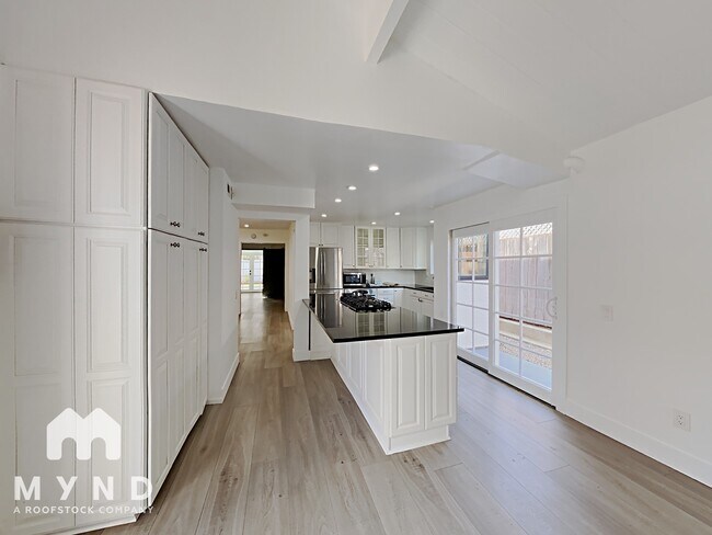 Building Photo - 13942 Mango Dr