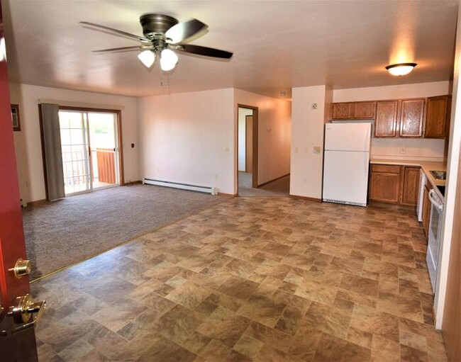 Building Photo - Large 3 Bedroom-White Lake