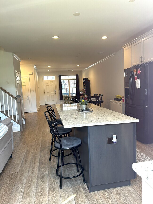Building Photo - 16760 River View Cir