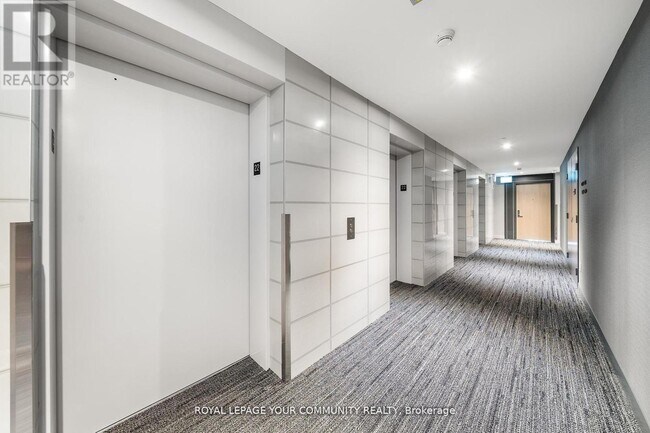 Building Photo - 357 King St W