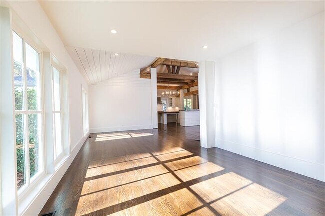 Foto del edificio - 1375 Moores Mill Rd NW