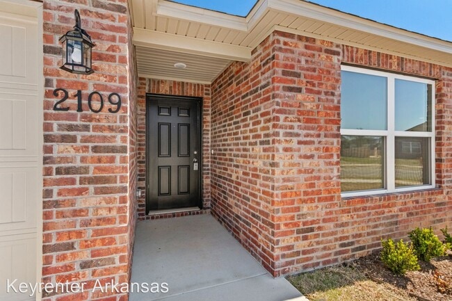 Building Photo - 4 br, 2 bath House - 2109 E Fennec St