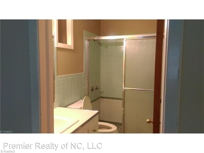 Building Photo - 4 br, 2.5 bath House - 2724 Tudor Rd.