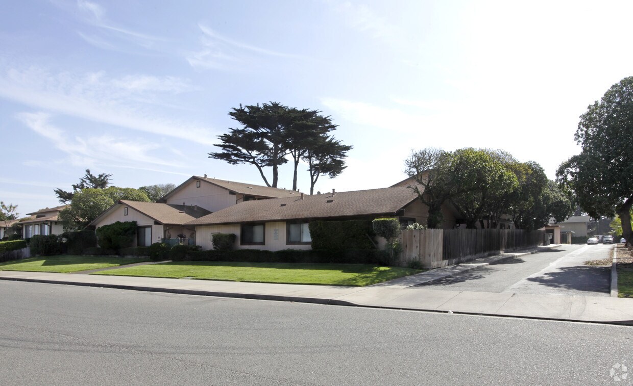 Building Photo - The Sandpiper Apartments