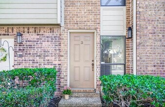 Building Photo - 2503 Bering Dr