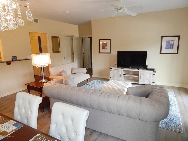 Foto del edificio - 955 Registry Blvd