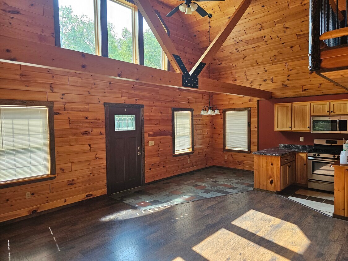 Foto principal - 2058 E Clarendon Rd