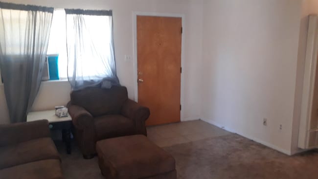 Building Photo - 2611 6th Ave