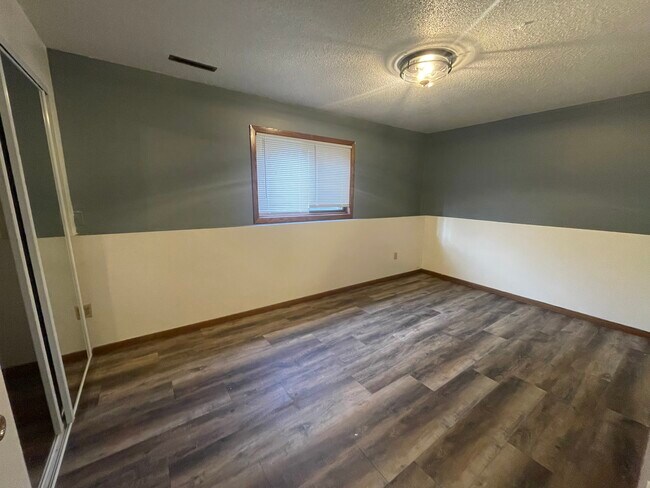 Building Photo - 2232 Saint Anthony Ave