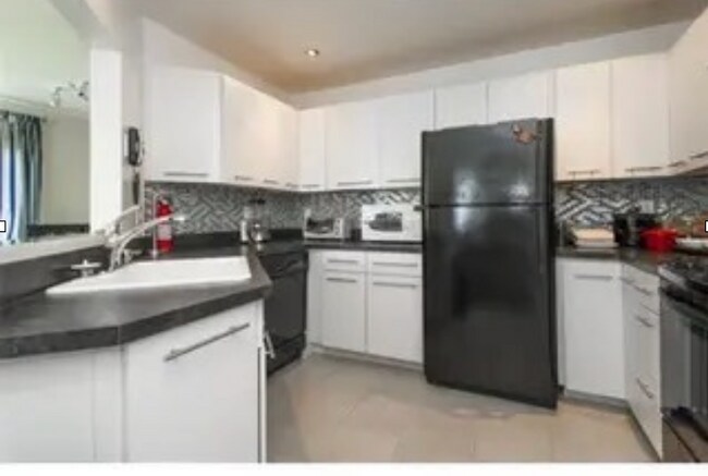Kitchen - 10 Orleans St