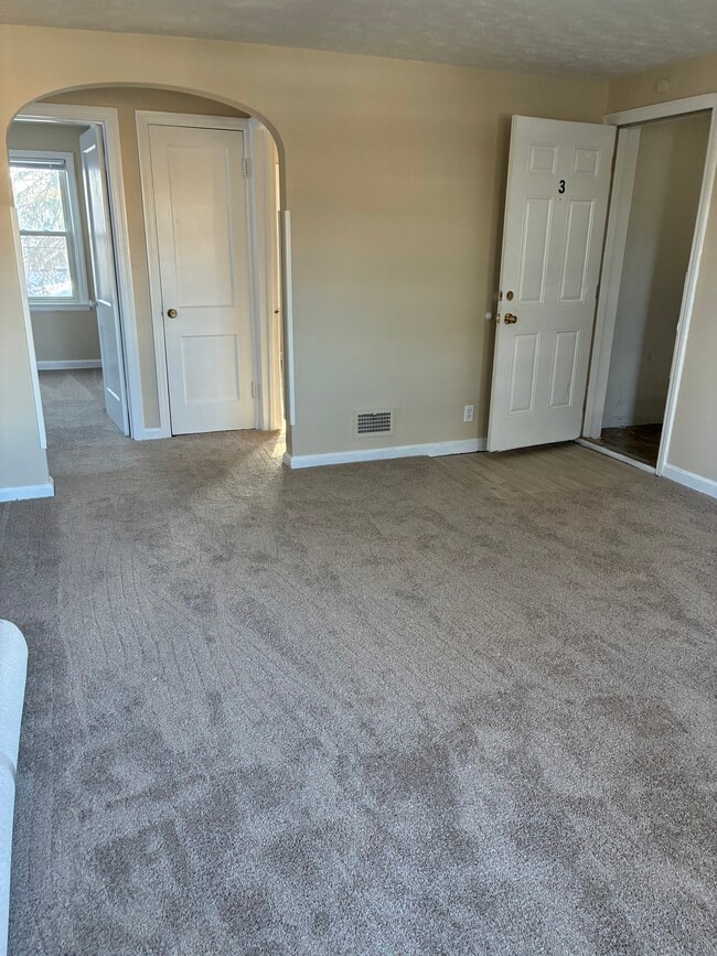 Building Photo - 422 E Bruce Ave