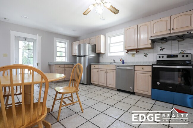 Building Photo - 53 Elmira St