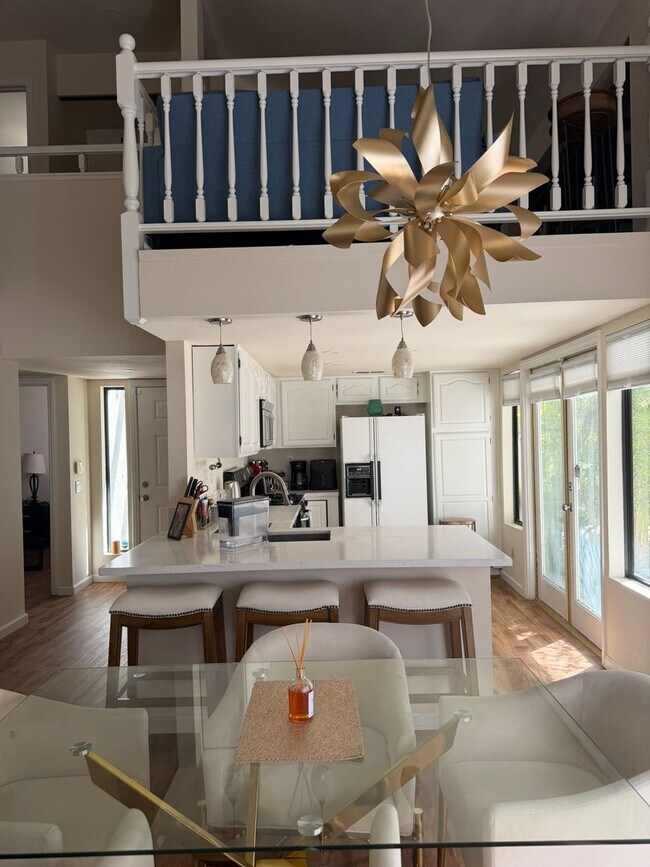 Foto del edificio - Beautiful 3 bed 3 bath townhome ready for move in!