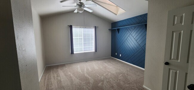 Building Photo - 3 Bedroom Townhome in Denver