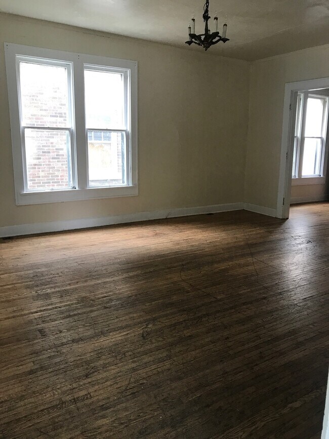 Foto del edificio - 5 Bed 2 Bath House 1 block from Kirkwood ***AVAILABLE AUG 2027***