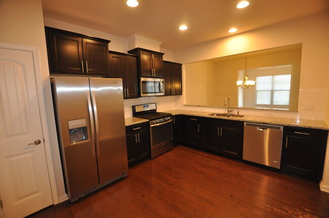 Building Photo - 2106 Chipley Dr