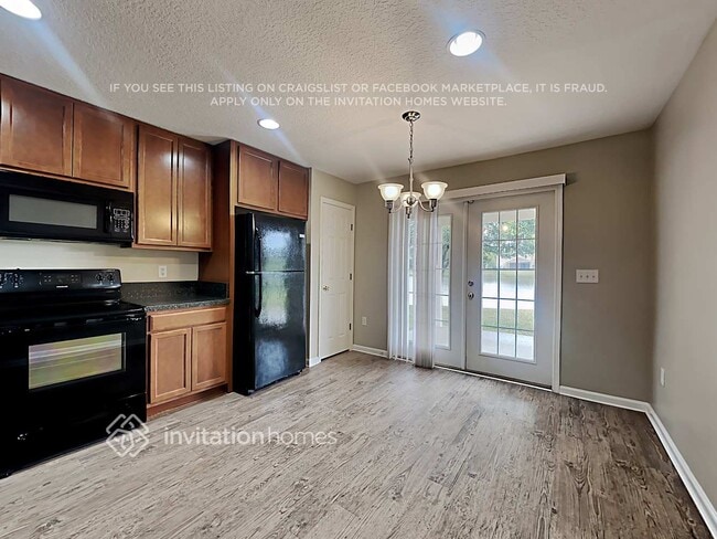 Building Photo - 12563 Pine Marsh Way