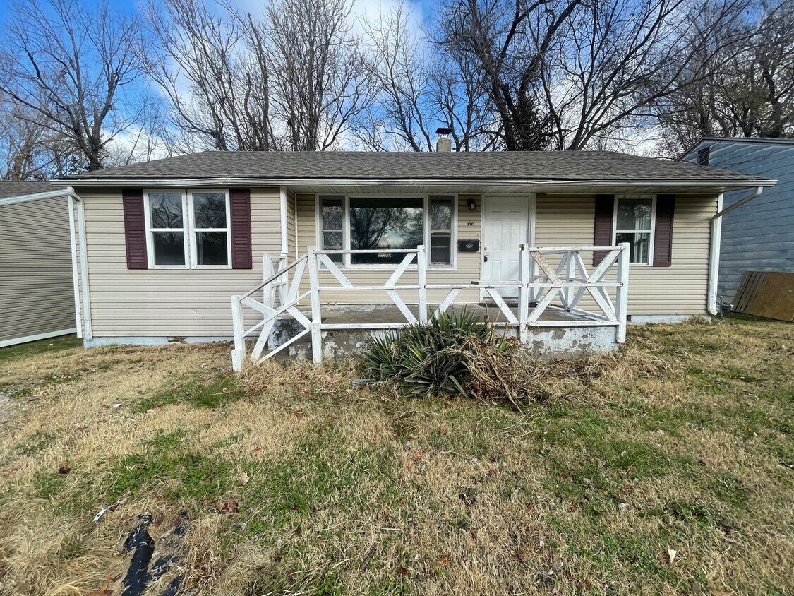 Primary Photo - Super Cute 3 bedroom 1 bathroom Home Avail...