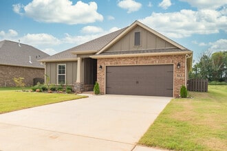 Building Photo - 163 Bowdock Dr.