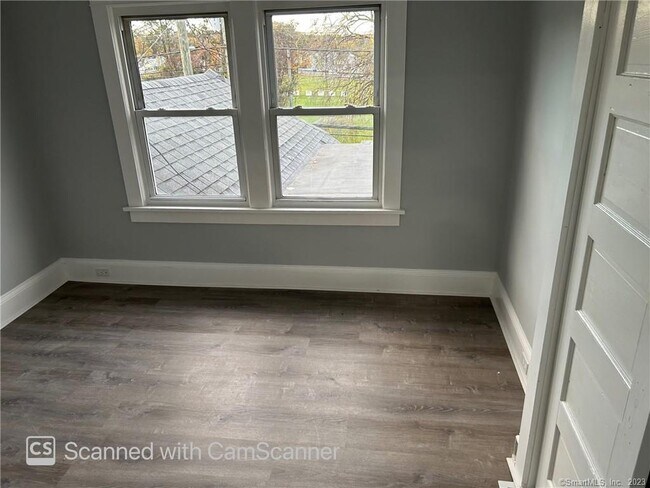 Building Photo - 95 New Canaan Ave