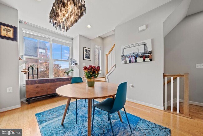 Foto del edificio - 1445 Trafalgar Ln