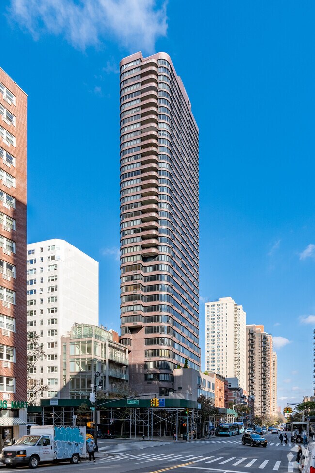 Foto del edificio - 1637 York Ave