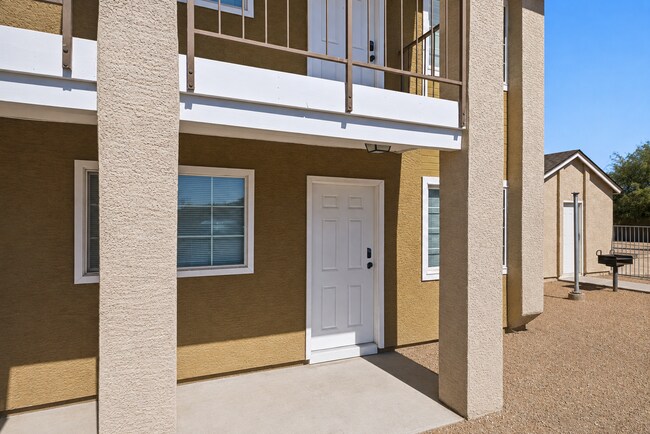 Building Photo - 45 N Phyllis