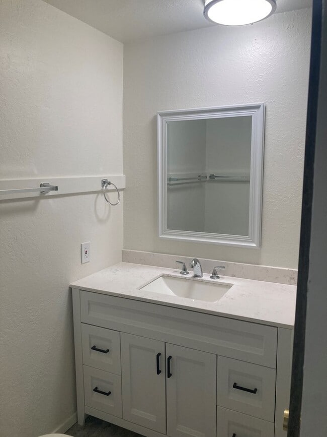 Building Photo - Newly Updated Studio In North Park