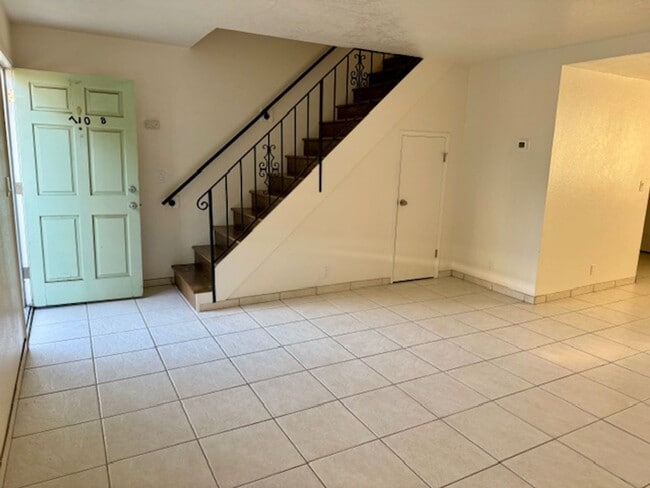 Building Photo - Beautiful Triplex in Ripon