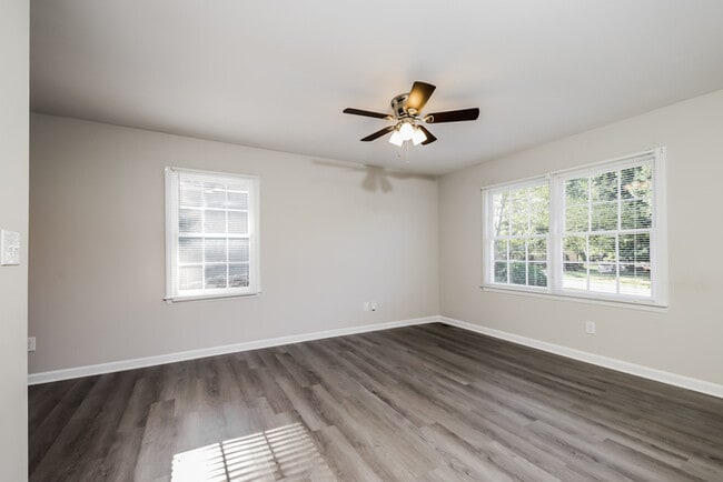 Building Photo - 1669 Village Pl