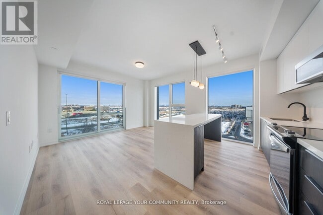 Building Photo - 5 York Garden Wy