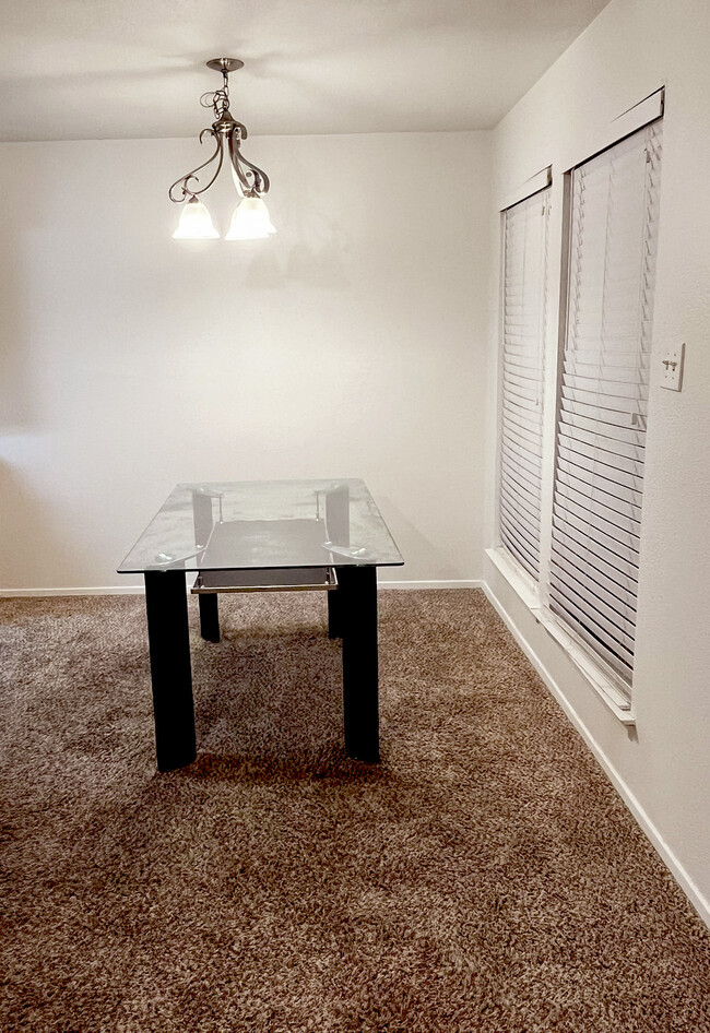 Dining room - 4917 Jamesway Rd