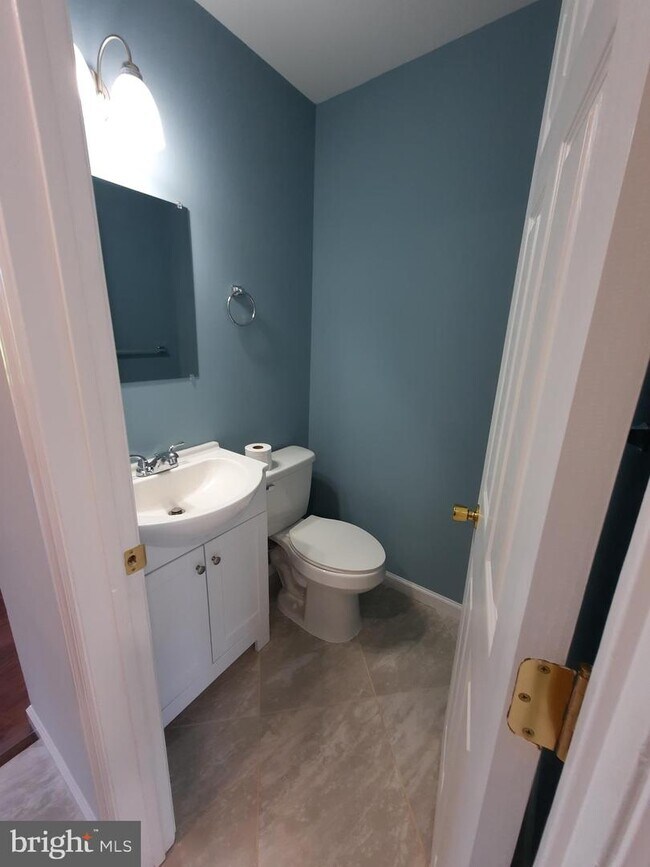 Building Photo - 121 Whitburn Pl