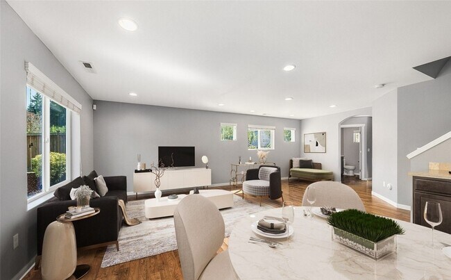 Building Photo - Updated 3 bedroom, 2.5 bath home in Tacoma!