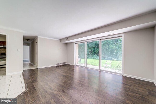 Building Photo - 10165 Fair Wds Dr