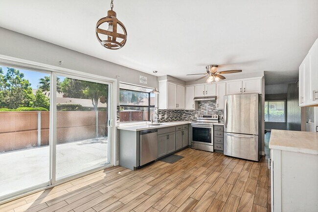 Building Photo - Spacious 3 Bed 2 Bath Townhome in Villa Po...