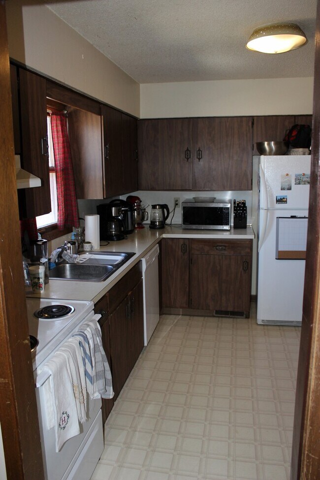 Foto del edificio - North Ames Duplex with lots of storage space