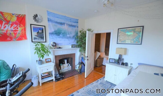 Building Photo - 918 Beacon St