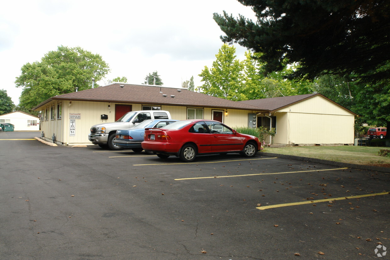 Building Photo - River Road Apartments