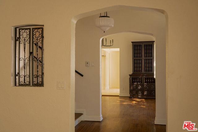 Building Photo - 2829 Beachwood Dr