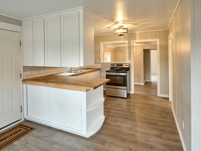 Building Photo - 1315 SW 53rd St